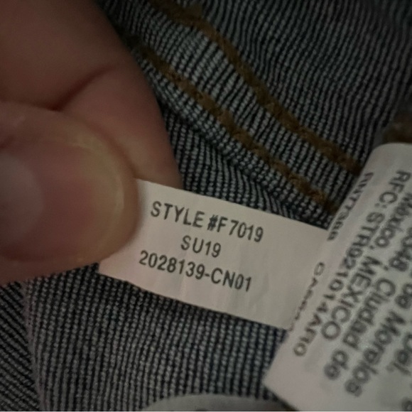 Madewell Distressed High Rise Denim Cut Off Shorts Style F7019 Size 27 - Picture 8 of 9